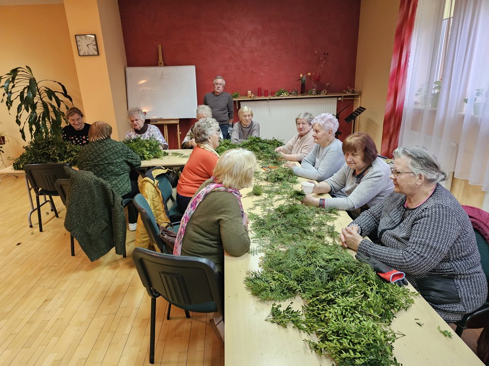 Przed nami Niedziela Palmowa i z tej okazji Klub Seniora kolejny raz przygotował palmę 20250410 palma wielkanocna 1