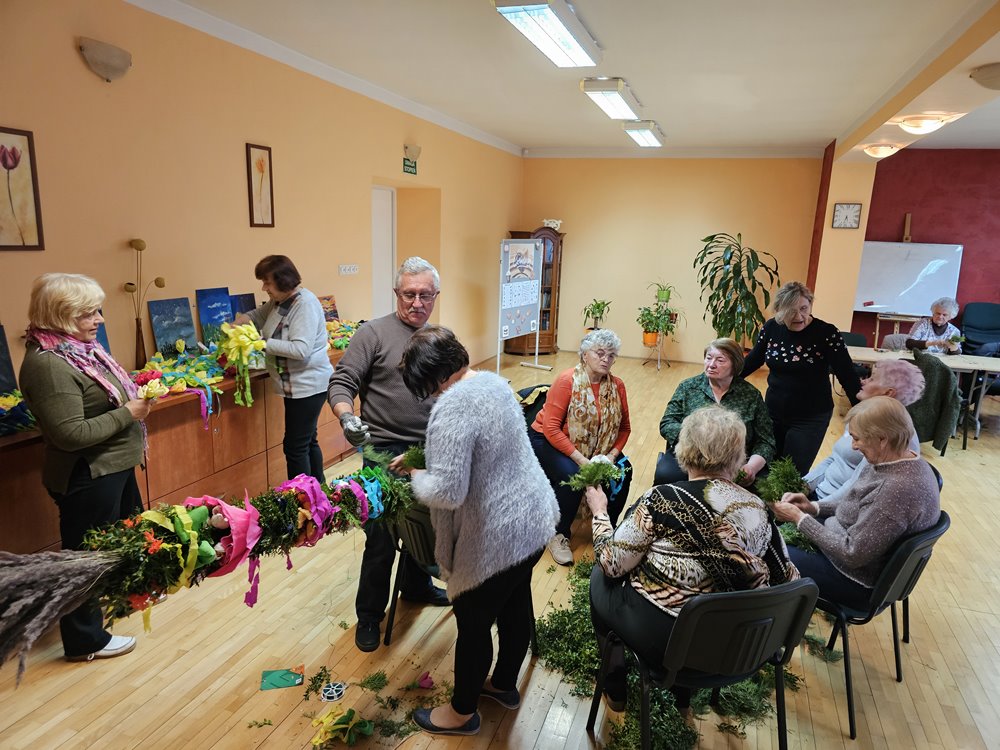 Przed nami Niedziela Palmowa i z tej okazji Klub Seniora kolejny raz przygotował palmę 20250410 palma wielkanocna 2
